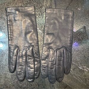 Hansen Black Leather Gloves Button Detailing size 7 -Vintage